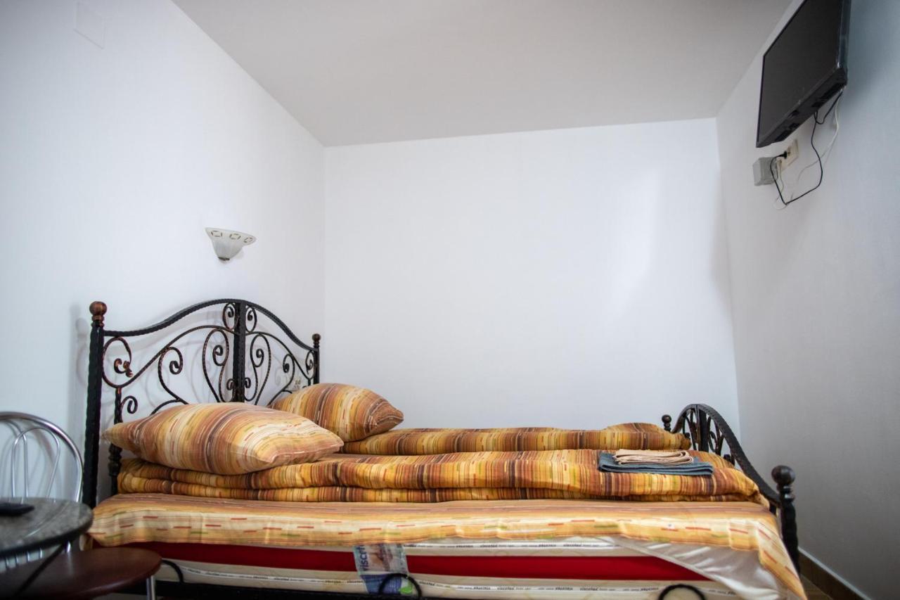 بياترا نام Motel Aris Meridian المظهر الخارجي الصورة