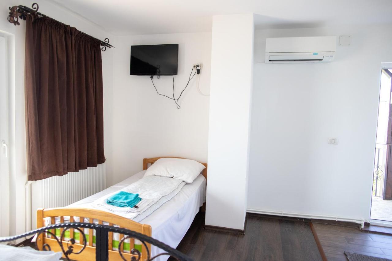 بياترا نام Motel Aris Meridian المظهر الخارجي الصورة