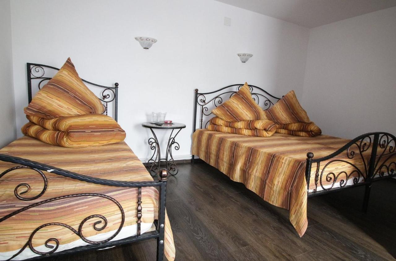 بياترا نام Motel Aris Meridian المظهر الخارجي الصورة