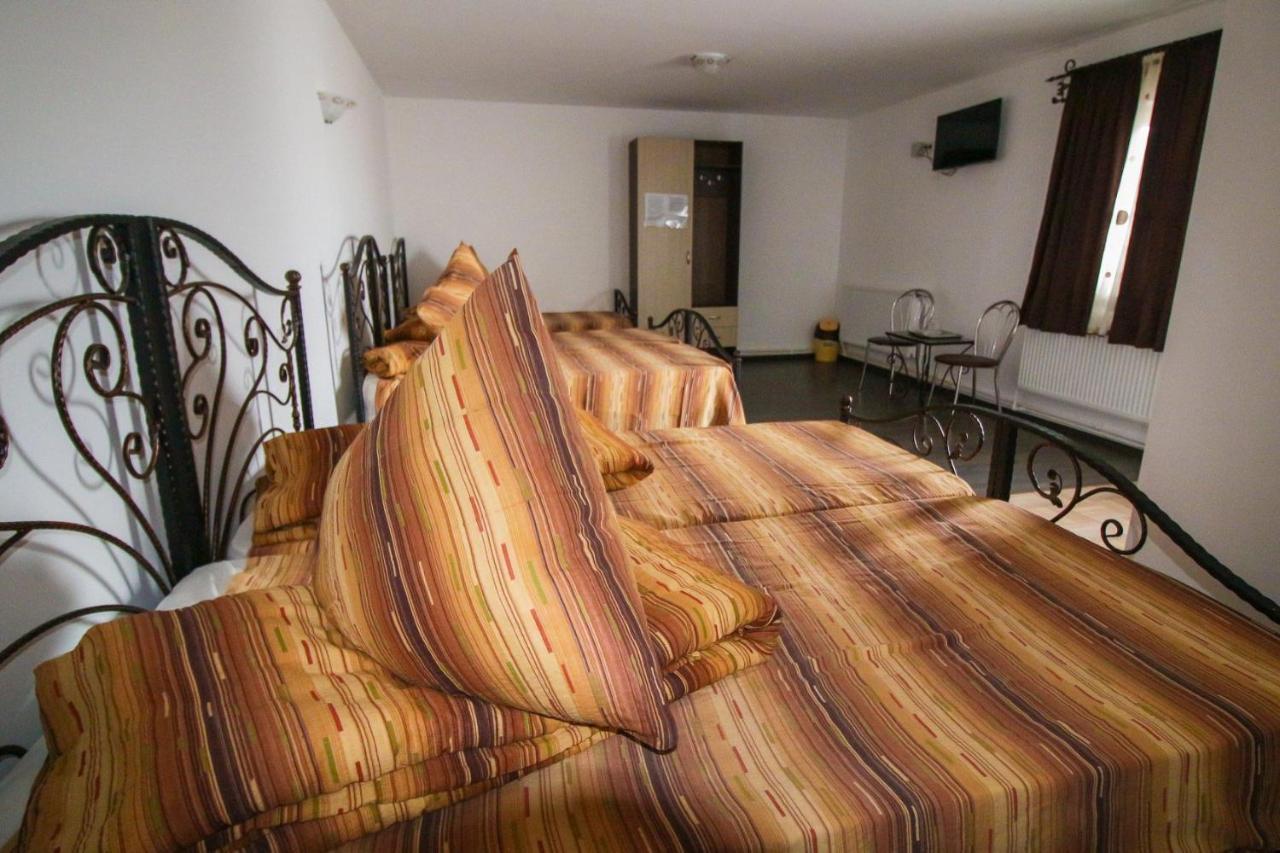 بياترا نام Motel Aris Meridian المظهر الخارجي الصورة